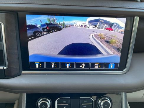 Used 2021 GMC Yukon Denali w/ Denali Ultimate Package AWD/4WD image 18