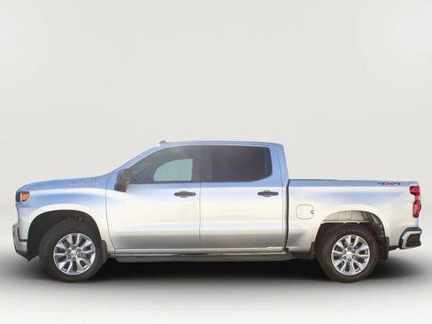 Used 2019 Chevrolet Silverado 1500 Custom w/ Custom Value Package image 2