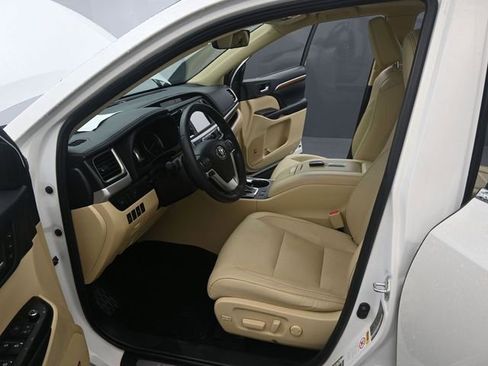 Used 2019 Toyota Highlander Limited image 16