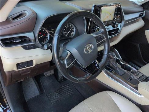 Used 2020 Toyota Highlander Limited image 13