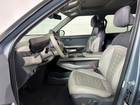Used 2024 Kia EV9 Wind image 11
