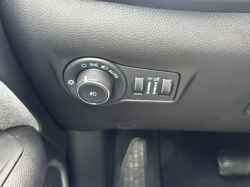Used 2023 Jeep Compass Latitude w/ Sun and Sound Group AWD/4WD image 20