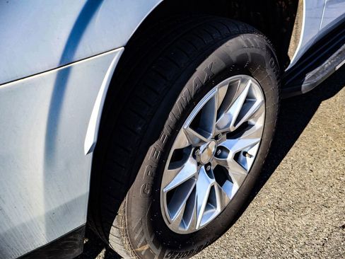 Used 2023 Chevrolet Suburban Premier image 45