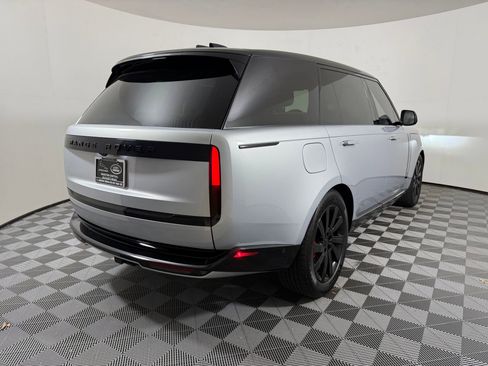 Used 2024 Land Rover Range Rover Long Wheelbase SE image 9
