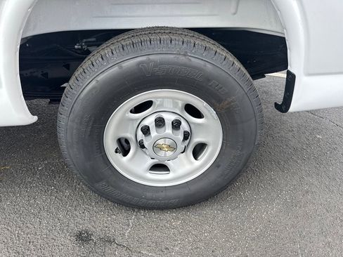 New 2026 Chevrolet Express 2500 RWD image 20