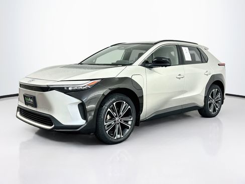 Used 2023 Toyota bZ4X AWD image 3