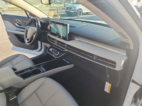 New 2026 Lincoln Corsair Premiere image 24
