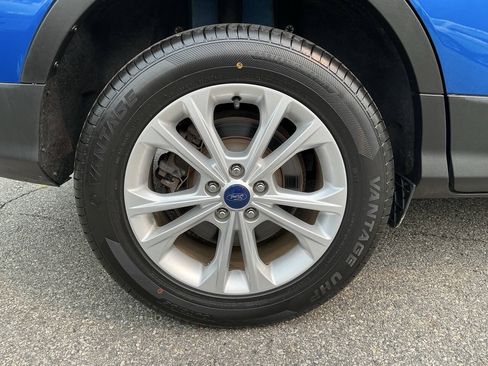 Used 2018 Ford Escape SE w/ SE Sync 3 Package AWD/4WD image 11