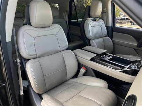 Used 2022 Lincoln Navigator Reserve image 30