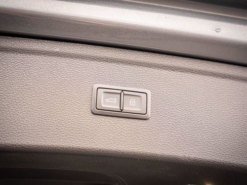 Used 2018 Audi SQ5 Premium Plus w/ Navigation Package image 31