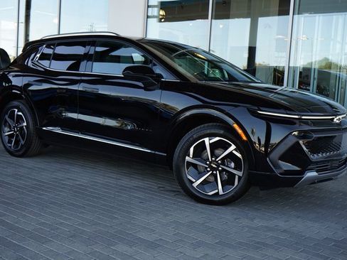 New 2025 Chevrolet Equinox EV LT image 1