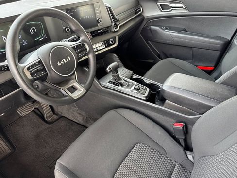 Used 2024 Kia Sportage LX image 4
