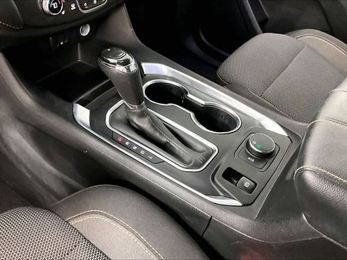 Used 2018 Chevrolet Traverse LT FWD image 16