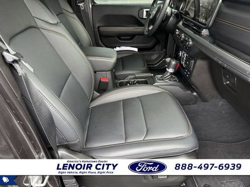 Used 2025 Jeep Gladiator Sport w/ Premium Package image 12