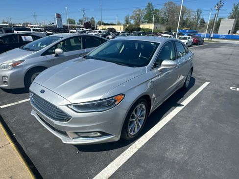 Used 2017 Ford Fusion Energi SE image 1