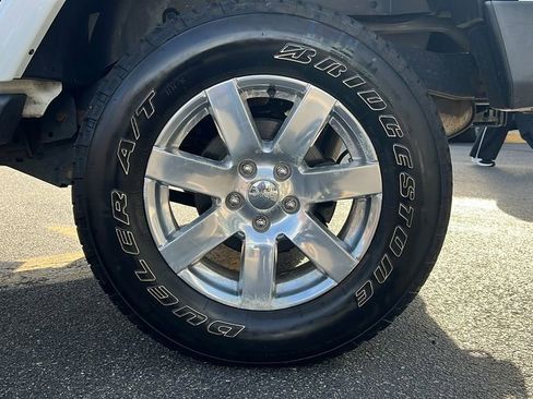 Used 2017 Jeep Wrangler Unlimited Sahara w/ Connectivity Group image 10