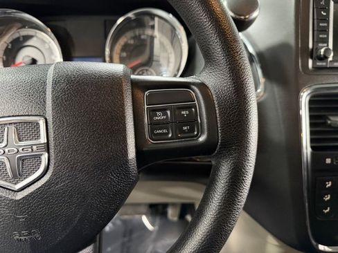 Used 2018 Dodge Grand Caravan SE w/ UConnect Hands-Free Group image 15