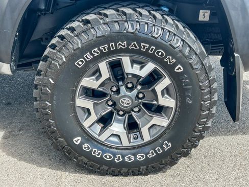 Used 2021 Toyota Tacoma TRD Off-Road w/ Technology Package AWD/4WD image 11