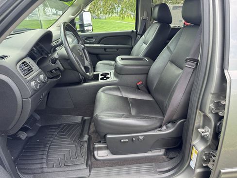 Used 2013 Chevrolet Silverado 2500 LTZ w/ LTZ Plus Package AWD/4WD image 10