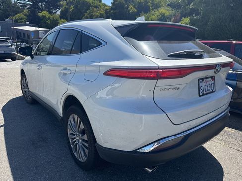 Used 2021 Toyota Venza XLE AWD/4WD image 3