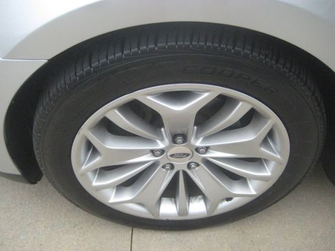 Used 2017 Ford Taurus Limited FWD image 10