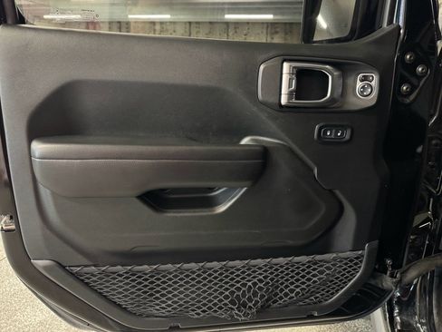 Used 2018 Jeep Wrangler Unlimited Sport S image 16