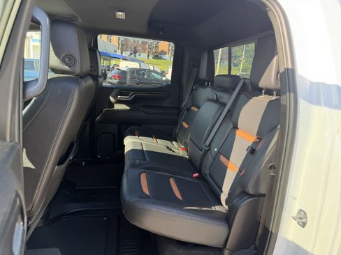 Used 2024 GMC Sierra 1500 AT4 w/ Technology Package AWD/4WD image 11