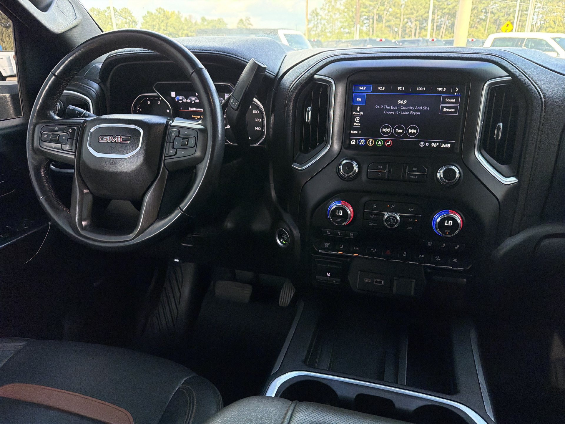 Used 2022 GMC Sierra 2500 AT4 w/ AT4 Premium Plus Package AWD/4WD image 3