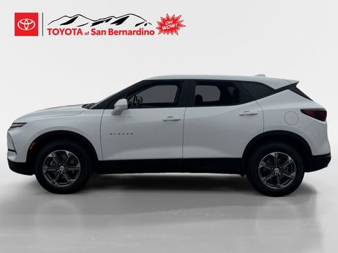 Used 2025 Chevrolet Blazer LT AWD/4WD image 2