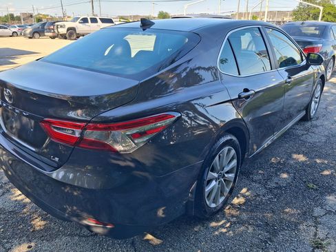 Used 2020 Toyota Camry LE FWD image 3