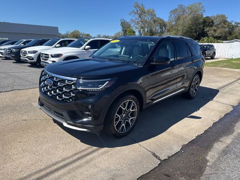 Used 2025 Ford Explorer Platinum w/ Ultimate Package image 4