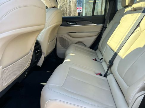 Used 2023 Jeep Grand Cherokee Limited image 35