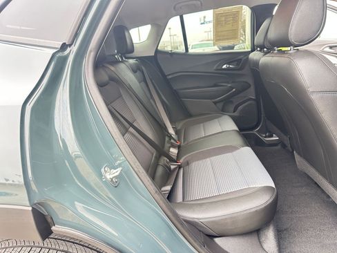 Used 2025 Chevrolet Trax LT image 39