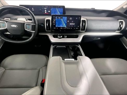 Used 2025 Ford Expedition Active AWD/4WD image 15