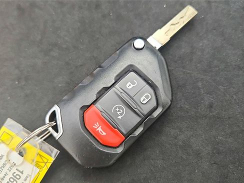 Used 2022 Jeep Gladiator Sport AWD/4WD image 21