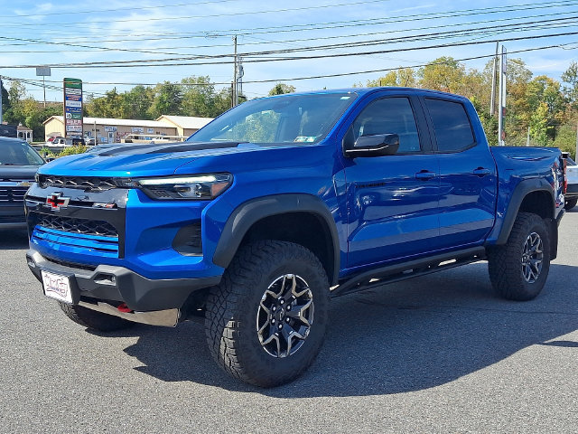 Used 2023 Chevrolet Colorado ZR2 AWD/4WD image 3