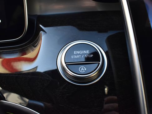 Used 2023 Mercedes-Benz C 300 4MATIC Sedan image 36