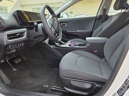 Used 2025 Kia K4 LXS image 2