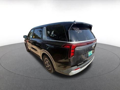Used 2026 Kia Carnival FWD image 4
