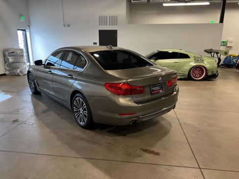 Used 2019 BMW 530e xDrive w/ Premium Package image 5