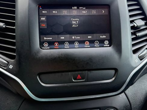 Used 2020 Jeep Cherokee Latitude FWD image 13