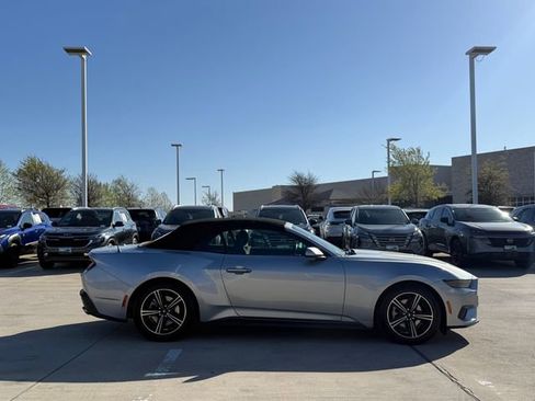 Used 2025 Ford Mustang Convertible RWD image 5