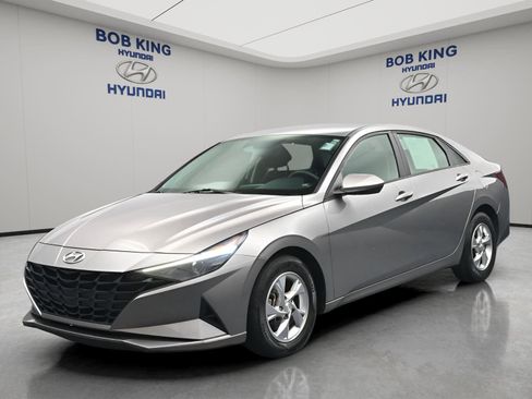Used 2022 Hyundai Elantra SE FWD image 1