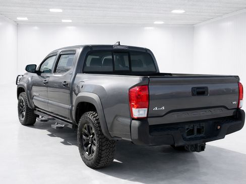 Used 2016 Toyota Tacoma SR5 w/ SR5 Appearance Package (SN) AWD/4WD image 13