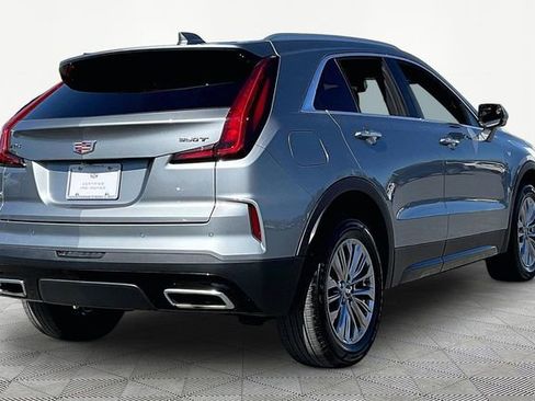 Used 2025 Cadillac XT4 Premium Luxury image 5