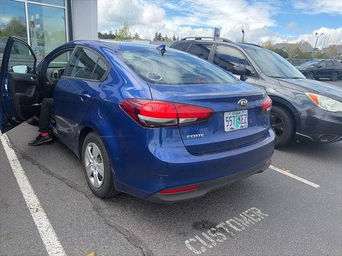 Used 2017 Kia Forte LX image 3