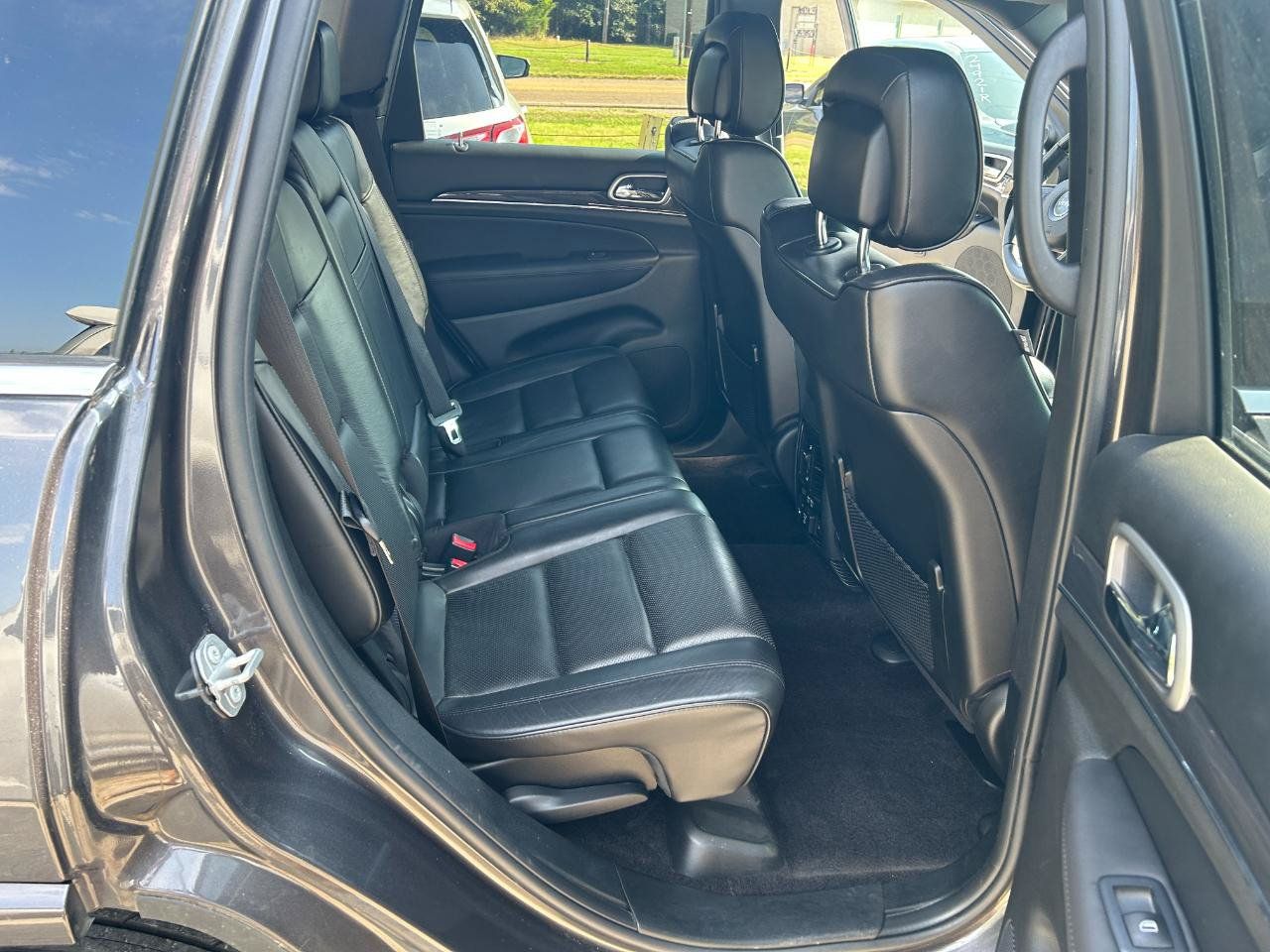 Used 2018 Jeep Grand Cherokee Overland AWD/4WD image 14