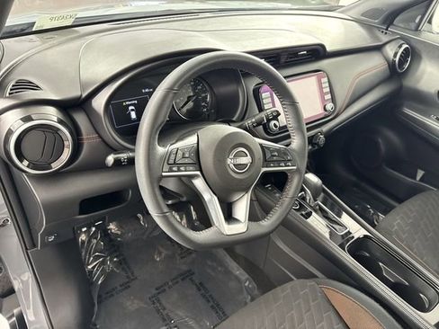 Used 2023 Nissan Kicks SR w/ Interior Electronics Package FWD image 24