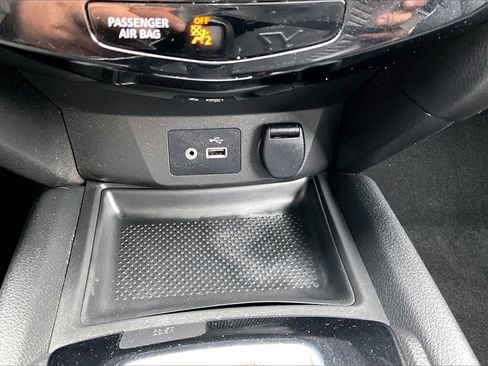 Used 2018 Nissan Rogue SV image 15