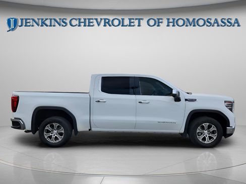 Used 2024 GMC Sierra 1500 SLT image 2